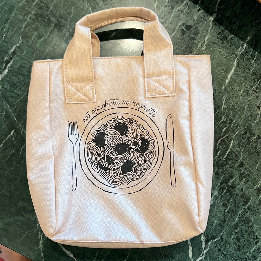 eat spaghetti no regretti ~ old navy ~ lunch bag! too cute!